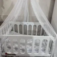 تخت کودک گهواره شو در حد نو