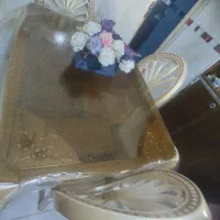 میز غذا خوری در حد نو