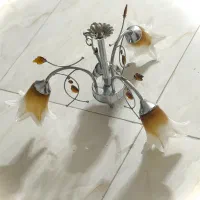 لوستر گل لاله