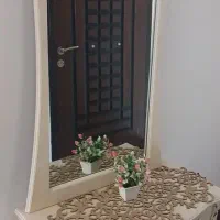 یک عدد آینه و میز کوچک/ سه عدد کشو|مبلمان خانگی و میز عسلی|قم, گلزار|دیوار