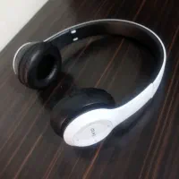 هدفون رنگ سفید و مشکی بلوتوثی|لوازم جانبی موبایل و تبلت|شاهین‌شهر, شهرک گلدیس|دیوار