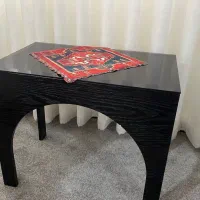 جلو‌مبلی ترک‌ و دو عدد عسلی.