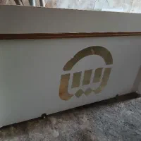 سه عددصندلی ثابت یک عددصندلی گردان ویک میز