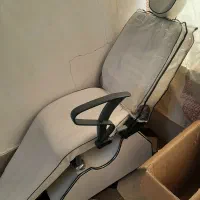 صندلی آرایشگری طرح برقی قیمت۴۰۰۰۰۰۰تومان مقطوع