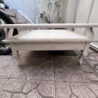 یک عدد میز عسلی بزرگ ومیز تحریر یا اداری