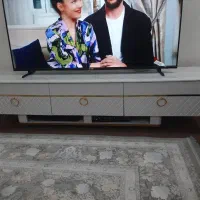 میز تی‌وی و گل میز