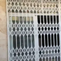 درب آکاردئونی سالم و تمیز