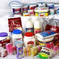 فروشنده سوپر لبنیات