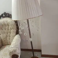 آباژور ایستاده