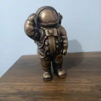 فیگور فضا نورد طلایی