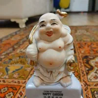 مجسمه چینی کلکسیونی کاری تک در این تصویر|کلکسیون اشیاء عتیقه|تهران, آرژانتین|دیوار