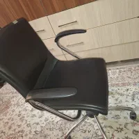 صندلی داتیس در حد نو