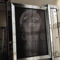 تابلوآینه ای دختر سیاه‌پوست