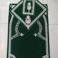 سجاده و جانماز سبز رنگ تمیز و سالم کاملا نو