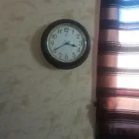 ساعت دیواری شیک وسالم وتمیز