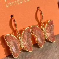 گالری آوین|لباس|بروجرد, |دیوار