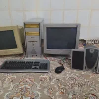 کامپیوتر کیس و دو عدد مانیتور