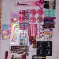 فروش تمامی لوازم آرایشی نو به قیمت عمده