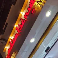 منشی خانم و یک همکار جهت کار در آشپزخانه