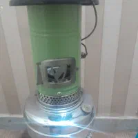 چراغ نفتی قدیمی کم کارکردوتعدادی وسایل قدیمی