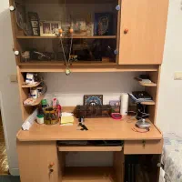 میز تحریر و کتابخانه