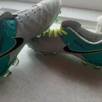 کفش چمن|کیف، کفش، کمربند|شیروان (خراسان), |دیوار