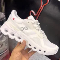 کتونی ان رانینگ(on running)سایز ۴۰ مدلcloudrunner2