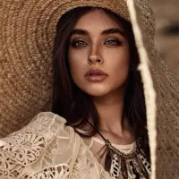 استخدام مدلینگ خانم و بازاریاب لباس