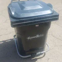 سطل زباله و فن هواکش و صندلی