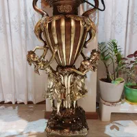 یک عدد گلدان ریزین زیبا و کاملا سالم