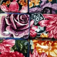 انواع پتو و فرش ها در رنگ های مختلف.