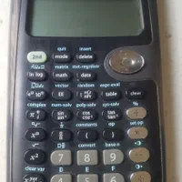 ماشین حساب در حد نو و Hewlett 32k hp احتیاج تعمیر