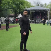 راننده شخصی با ۲۰۵ سانتیمتر قد