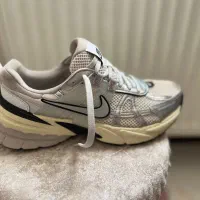 کفش نایکی مدل v2k زنانه سایز ۳۸|کیف، کفش، کمربند|تهران, دروس|دیوار