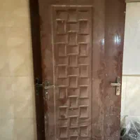 درب داخلی با دستگیره و قفل و کلید