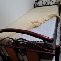 تخت خواب یک نفره فلزی با کفی چوبی و تشک درحد نو|تخت و صندلی بچه|تهران, شمیران‌نو|دیوار