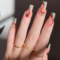 مدل برای کاشت ناخن