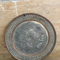 انواع دیوارکوب و لیوان برنجی همگی قدیمی و نقشدار|کلکسیون اشیاء عتیقه|بیرجند, |دیوار