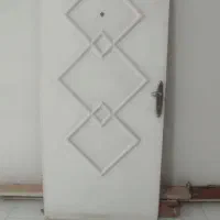 در آپارتمان.میزتلویزیون جنس محکم شیشه همراه باپایه