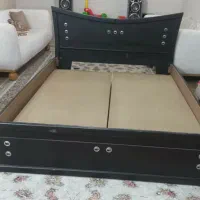 تخت۲ نفره ب همراه میزارایش و پاتختی