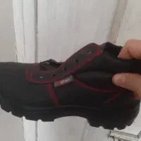 کفش کار ماکان سایز ۴۰.