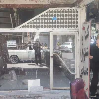 در و ویترین مغازه (جاماکی)