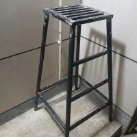 چهار پایه اهنی