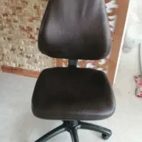 صندلی محکم جک دار وتمیز درحدنو باقیمتی مناسب