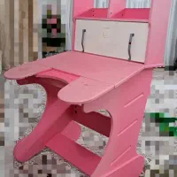 میز تحریر و کتابخانه