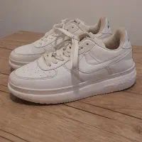 یک جفت کفش اسپرت و یک جفت نیم بوت|کیف، کفش، کمربند|سهند, |دیوار