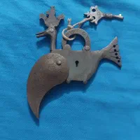 قفل قدیمی طرح پرنده