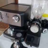 قهوه ساز اسپرسو و آسیاب قهوه و وسایل در حد