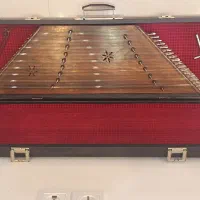 سنتور قدیمی در حد نو با هاردکیس چرم طبیعی با وسایل|سازهای سنتی|مشهد, دانشجو|دیوار