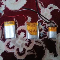 تعدادی باتری کتابی ،لیتیومی، آدامسی